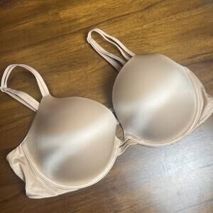 Victoria's Secret Nude Satin Bling 40C Very Sexy Push-Up Bra Feminine Comfort